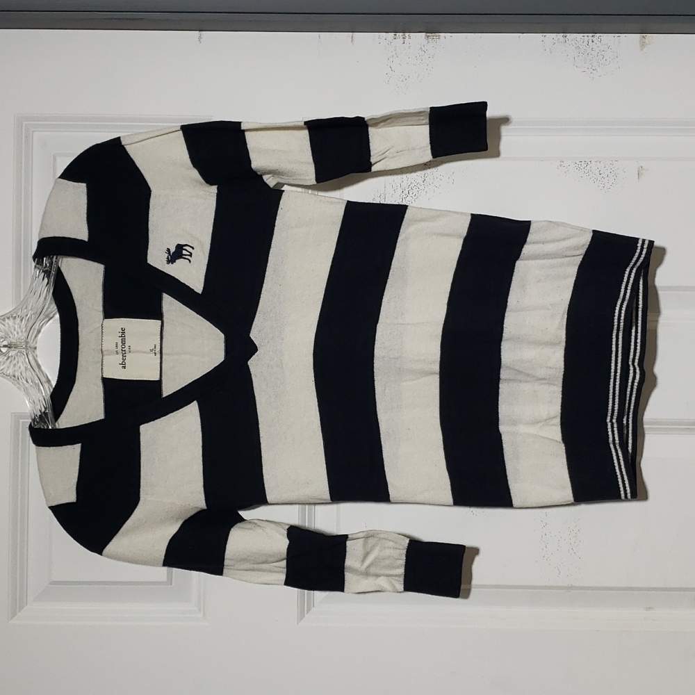 Abercrombie Sweater Navy & white